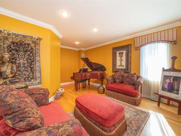 3 Vandalay Court, Scarsdale NY 10583