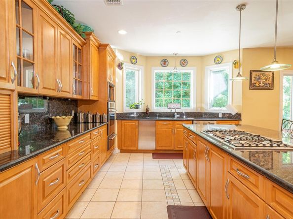 3 Vandalay Court, Scarsdale NY 10583