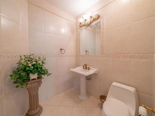 3 Vandalay Court, Scarsdale NY 10583