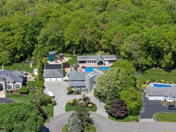 10 Crick Holly Lane