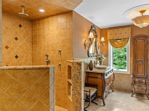 10 Crick Holly Lane, East Islip NY 11730