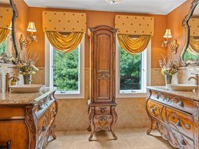 10 Crick Holly Lane, East Islip NY 11730