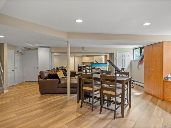 10 Crick Holly Lane, East Islip NY 11730