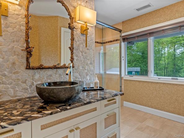 10 Crick Holly Lane, East Islip NY 11730