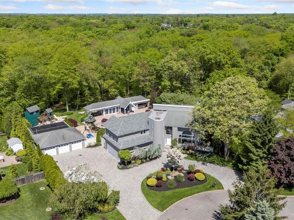 10 Crick Holly Lane, East Islip NY 11730