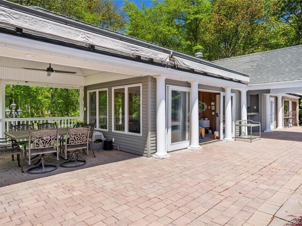 10 Crick Holly Lane, East Islip NY 11730