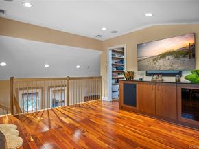 10 Crick Holly Lane, East Islip NY 11730