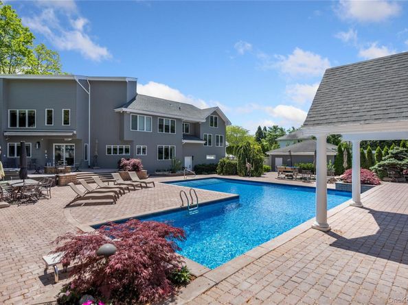 10 Crick Holly Lane, East Islip NY 11730