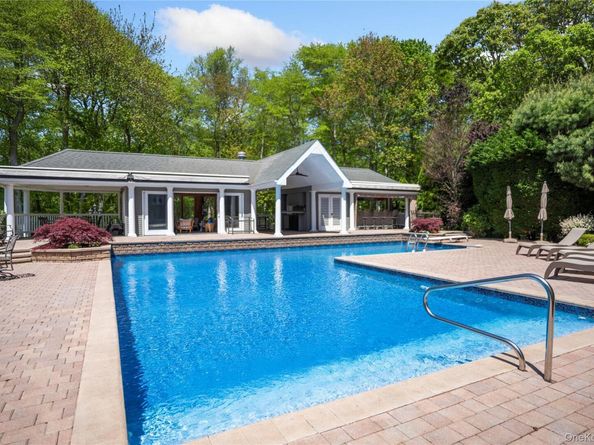 10 Crick Holly Lane, East Islip NY 11730