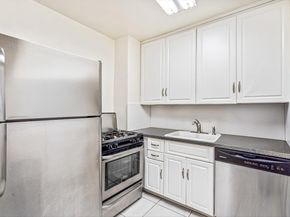 17-85 215th Street 5A, Bayside NY 11360