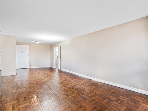 17-85 215th Street 5A, Bayside NY 11360