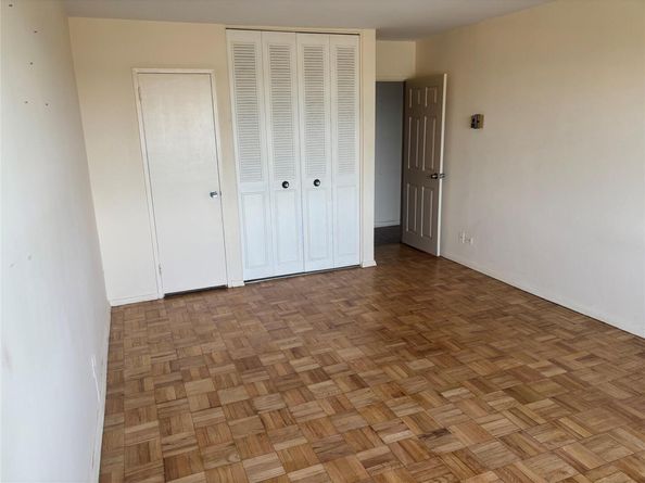 17-85 215th Street 5A, Bayside NY 11360