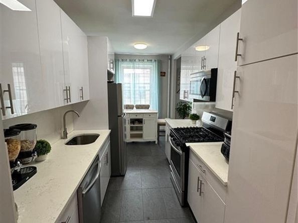 2081 Cruger Avenue 6L, Bronx NY 10462
