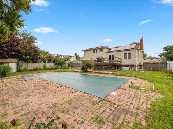662 Interlaken Lane, North Babylon NY 11703