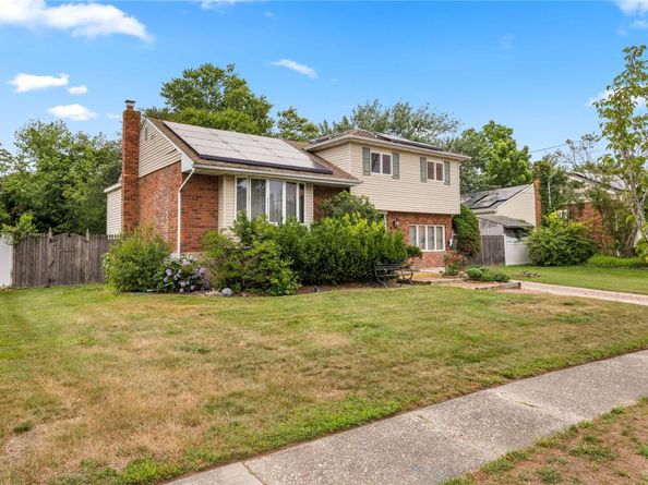 662 Interlaken Lane, North Babylon NY 11703