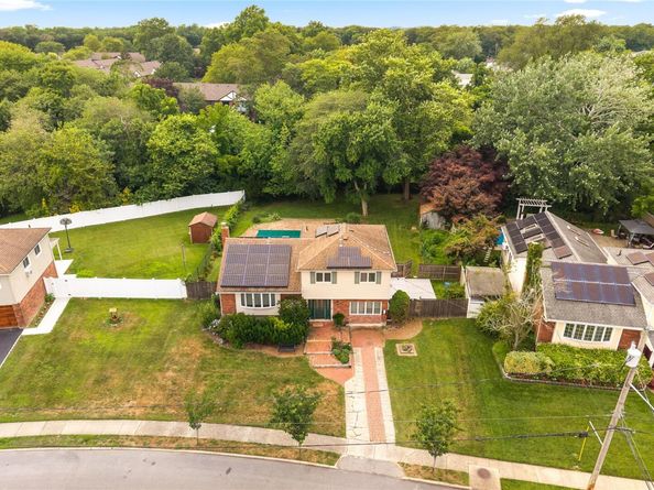 662 Interlaken Lane, North Babylon NY 11703