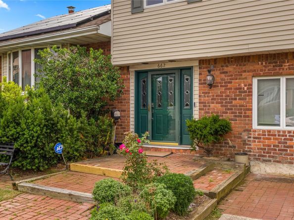 662 Interlaken Lane, North Babylon NY 11703