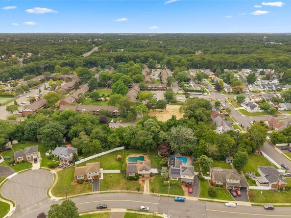 662 Interlaken Lane, North Babylon NY 11703