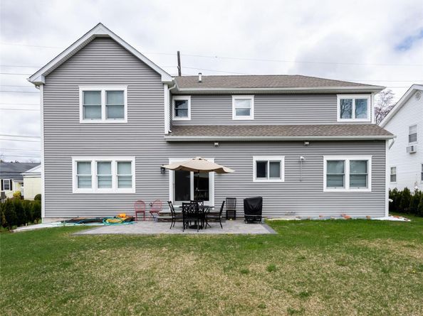 19 Glenwood Road, Glen Head NY 11545