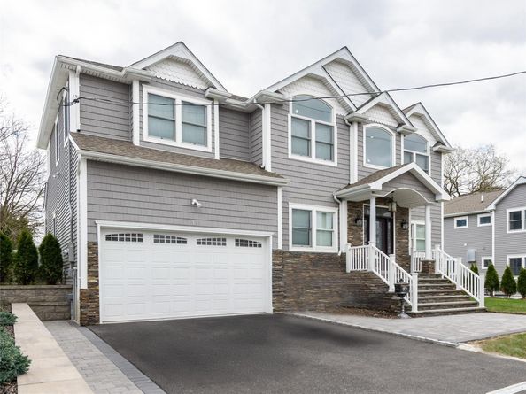 19 Glenwood Road, Glen Head NY 11545