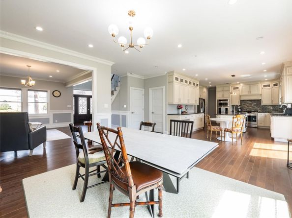 19 Glenwood Road, Glen Head NY 11545
