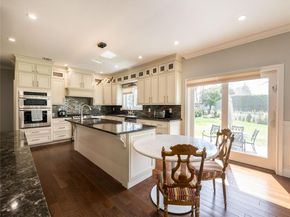 19 Glenwood Road, Glen Head NY 11545