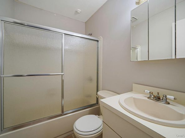 79 Pointe Circle S 79, Coram NY 11727