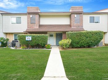 79 Pointe Circle S