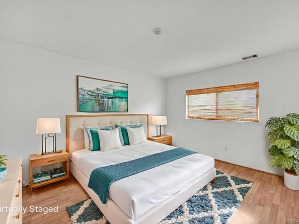 79 Pointe Circle S 79, Coram NY 11727