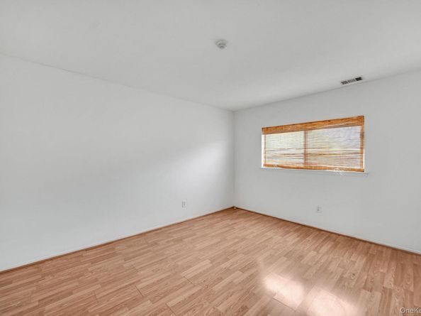 79 Pointe Circle S 79, Coram NY 11727