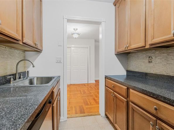 277 Bronx River Road 2A, Yonkers NY 10704