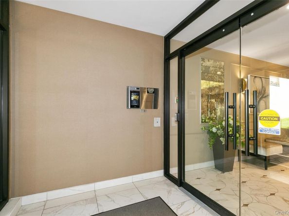 40 Stoner Avenue 2F, Great Neck Plaza NY 11021