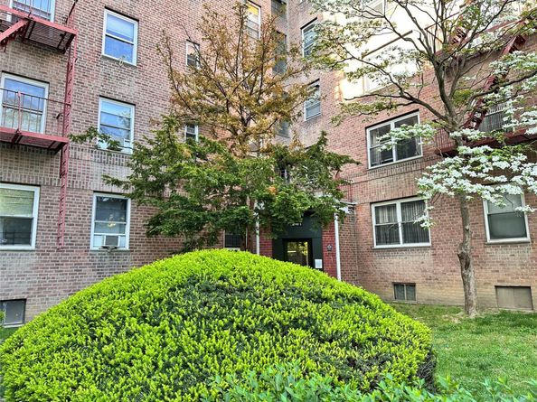 147-37 38th Avenue C23, Flushing NY 11354