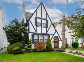 425 Marcellus Road, Mineola NY 11501