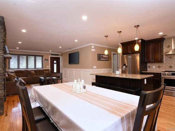 2287 Feuereisen Avenue, Ronkonkoma NY 11779