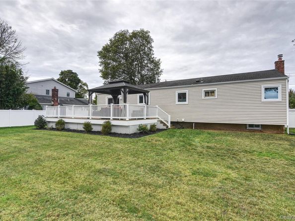 2287 Feuereisen Avenue, Ronkonkoma NY 11779