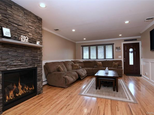 2287 Feuereisen Avenue, Ronkonkoma NY 11779
