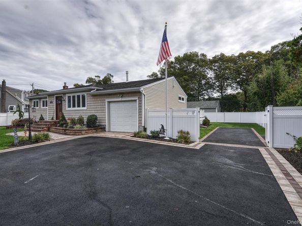 2287 Feuereisen Avenue, Ronkonkoma NY 11779
