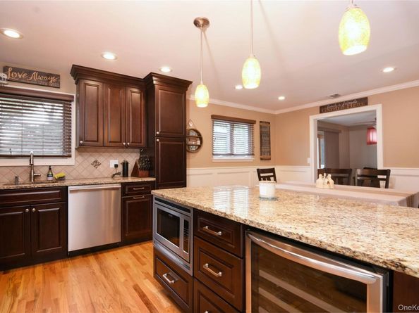 2287 Feuereisen Avenue, Ronkonkoma NY 11779
