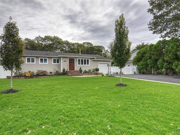 2287 Feuereisen Avenue, Ronkonkoma NY 11779
