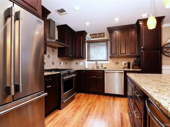 2287 Feuereisen Avenue, Ronkonkoma NY 11779