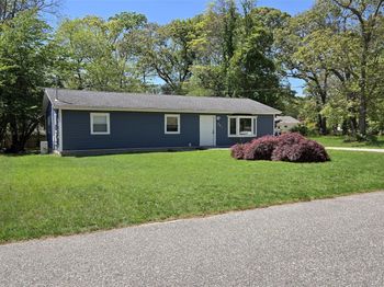 110 Bellport Lane Road