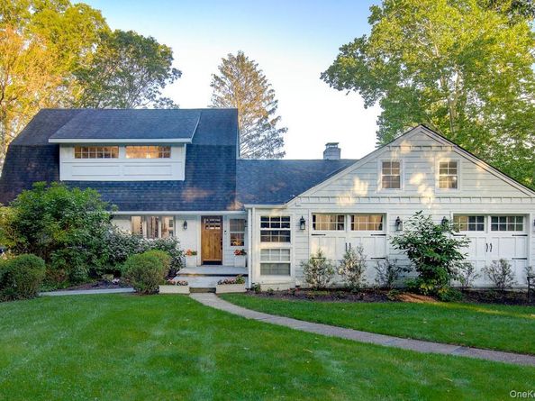 2 Spring Hollow Road, Centerport NY 11721