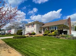 322 Grover Avenue N, Massapequa Park NY 11762