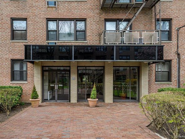 4 Birchwood 1B, Mineola NY 11501