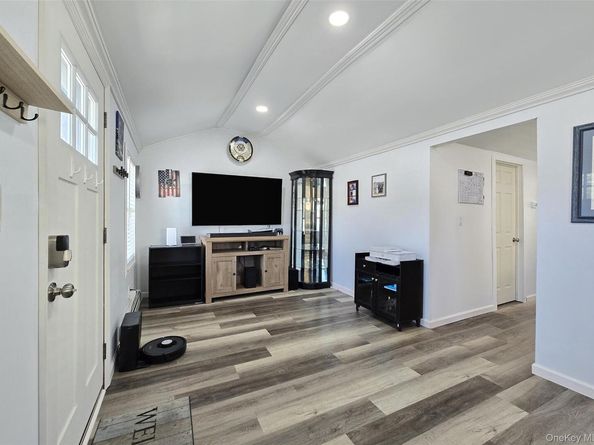 20 Daisy Place, Selden NY 11784