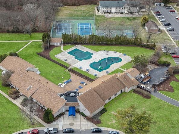 197 N Pointe Circle 197, Coram NY 11727