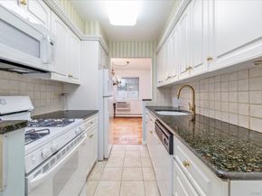 77 S Park Avenue A4, Rockville Centre NY 11570