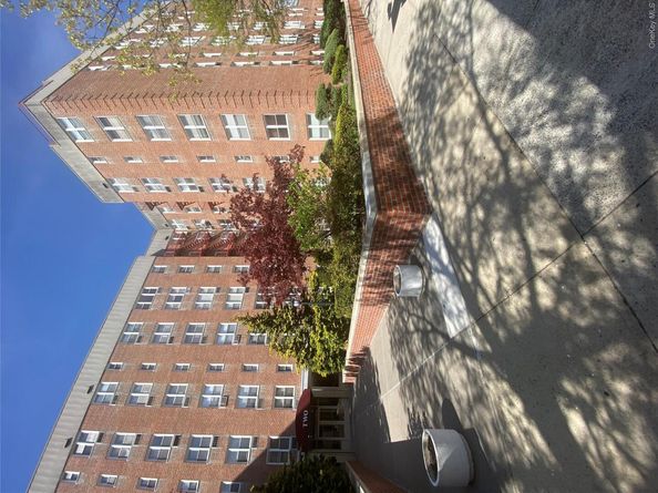 2 Sadore Lane 5Z, Yonkers NY 10710