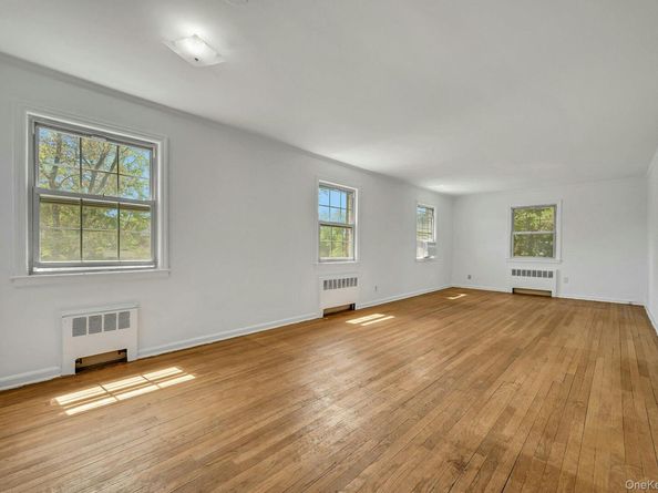 45 Robins Crescent 45, New Rochelle NY 10801